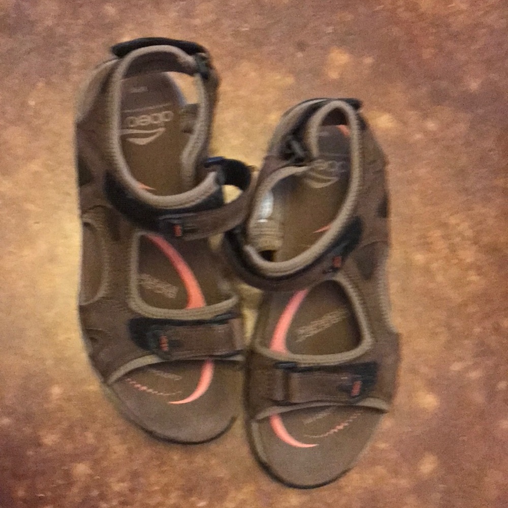 Woman’s sandals size 9